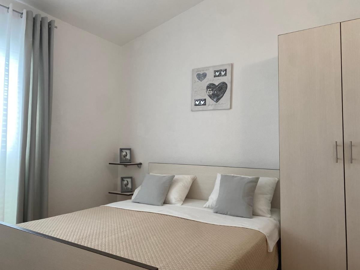 Apartments Lolo Privlaka  Esterno foto