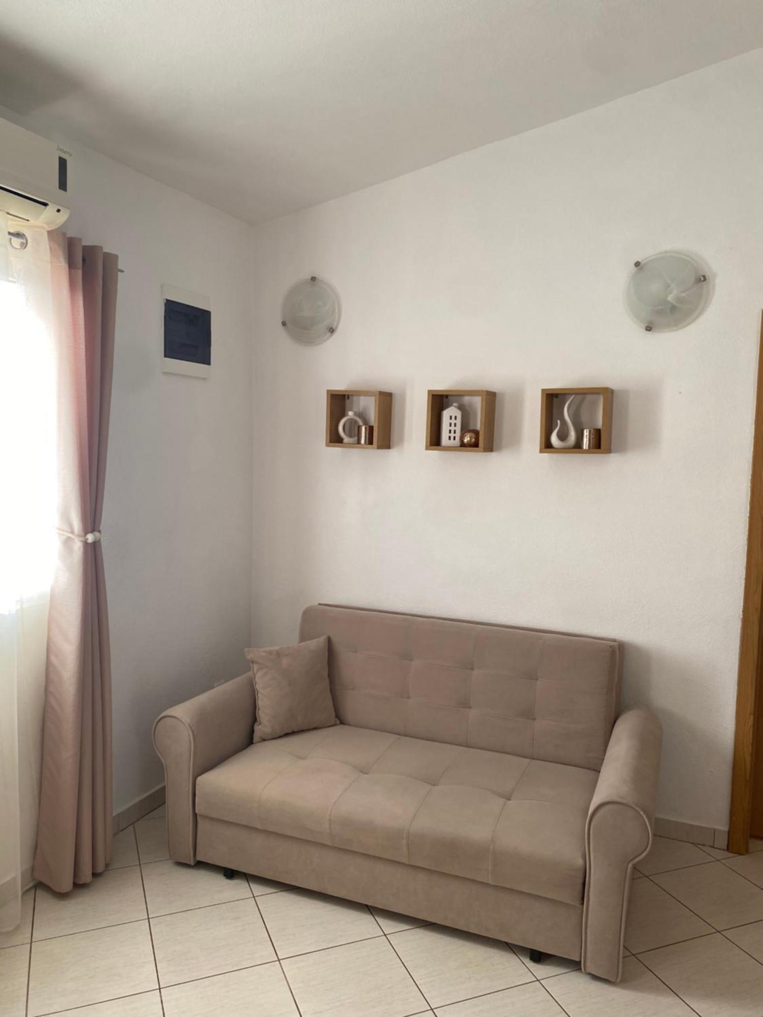 Apartments Lolo Privlaka  Esterno foto