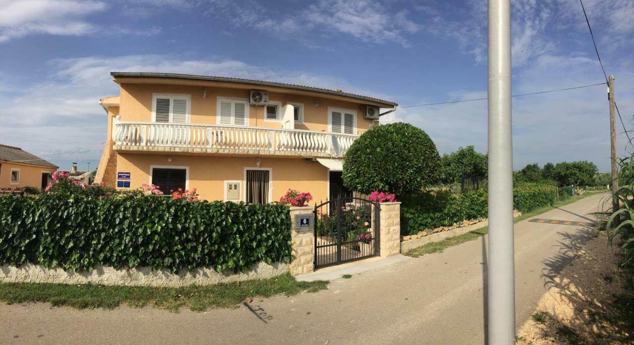 Apartments Lolo Privlaka  Esterno foto